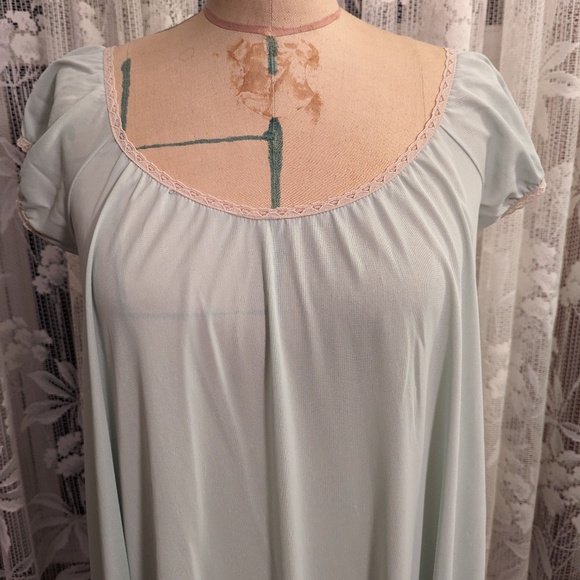 Vintage nightgown - Picture 2 of 4